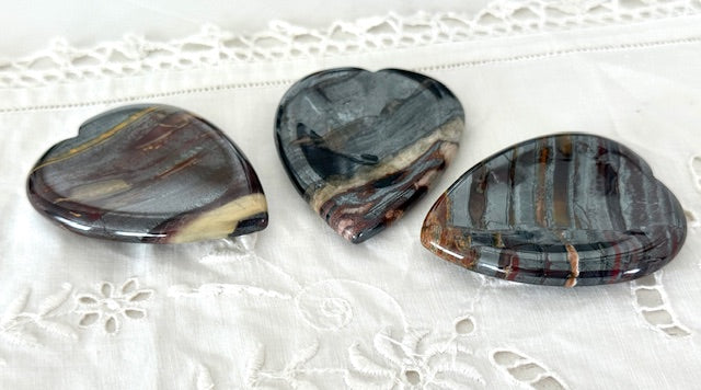 Tiger Iron Large Heart‑Shaped Worry Stone — Strength, Grounding & Life‑Force Energy