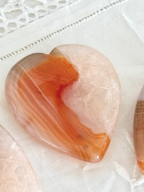 Carnelian Heart‑Shaped Worry Stone — Courage, Vitality & Creative Fire