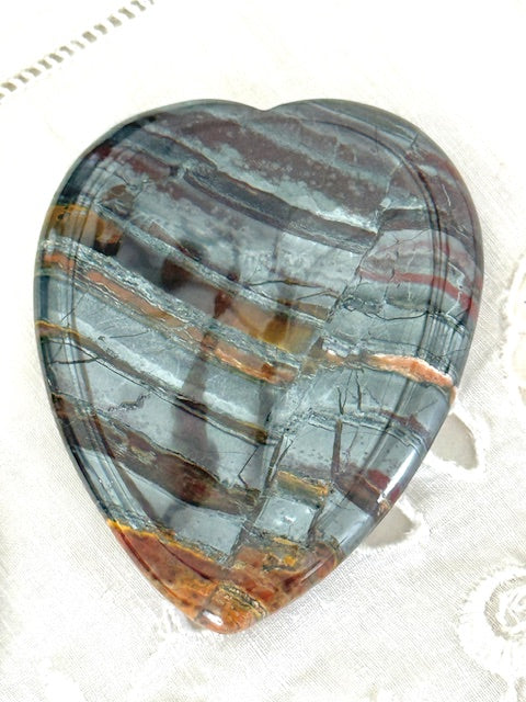 Tiger Iron Large Heart‑Shaped Worry Stone — Strength, Grounding & Life‑Force Energy