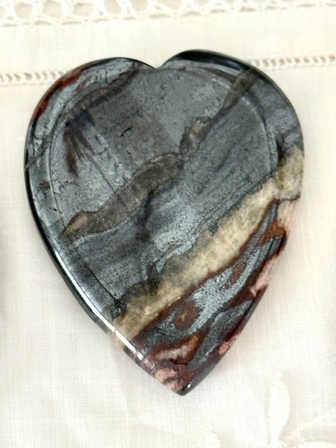 Tiger Iron Large Heart‑Shaped Worry Stone — Strength, Grounding & Life‑Force Energy